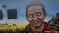 Oskrnavljen mural stradalom padobrancu Ognjenu (20), majka zgrožena: "Duša me boli"