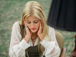 horoskop, astrologija, zodijak, devojka, čitanje, knjiga