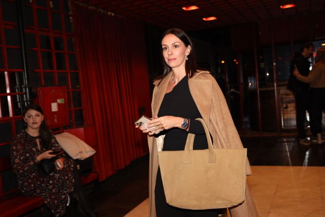 Premijera drame "Lutka sa kreveta broj 21" Đorđa Lebovića u Narodnom pozorištu Premijera drame "Lutka sa kreveta broj 21" Đorđa Lebovića u Narodnom pozorištu