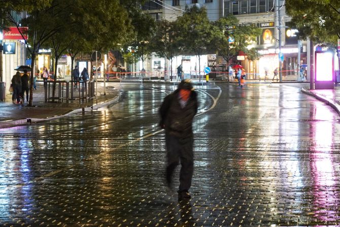 Beograd vremenska prognoza, jesen, jesenje vreme, ulica, šetači