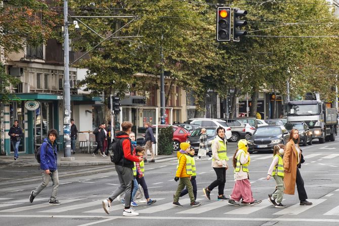 Beograd vremenska prognoza, jesen, jesenje vreme, ulica, šetači