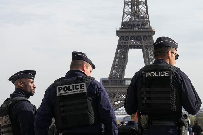 Pariz hapšenje porosidba Ajfilova kula Pariz hapšenje porosidba Ajfilova kula