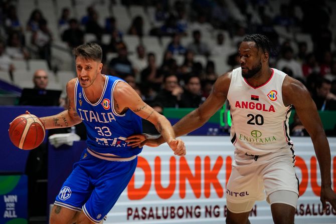 Akile Polonara i Bruno Fernando, Italija - Angola