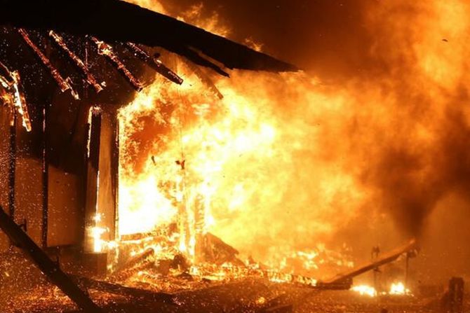 Pre više godina takodje veliki požar, u skromnoj kućici bez struje i vode, u centru grada joj je izgoreo celo pokućanstvoo i usmrtio najmladju ćerku