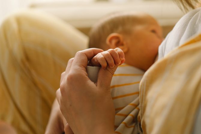 dojenje mama beba dojenje mama beba