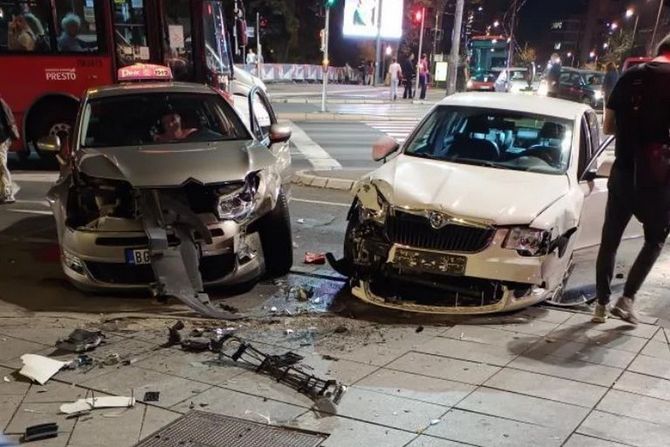 Nezgoda kod Skupštine udes saobraćajna nesreća Nezgoda kod Skupštine udes saobraćajna nesreća