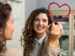 Ogledalo, ljubav prema sebi, srce, crtanje srca, voleti sebe