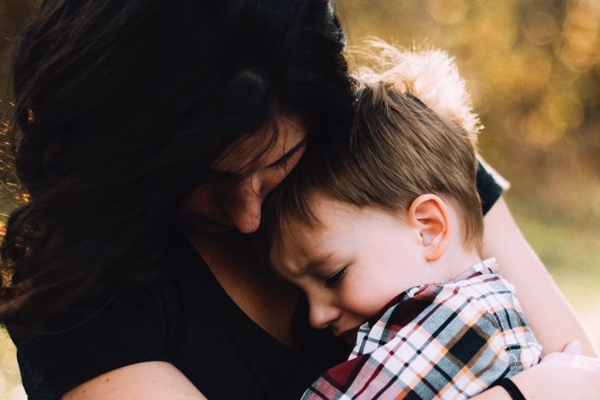 majka, sin, majka i sin, zagrljaj, porodica majka, sin, majka i sin, zagrljaj, porodica