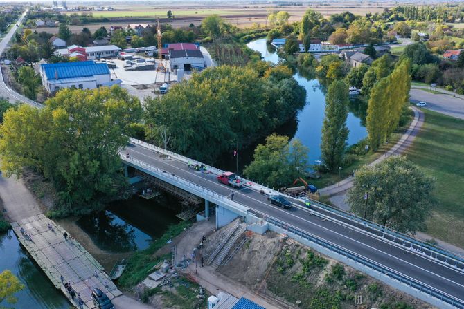 Sombor Apatinski most na Velikom Bačkom Кanalu u Somboru