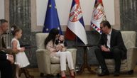 Lazar je 1.000 dete rođeno u Pasjanu na KiM: Vučić priredio dirljiv doček za skromnu srpsku porodicu