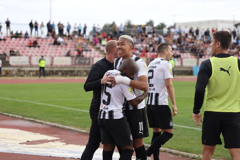 Radnički pobedio Partizan u blatu i izjednačio večite