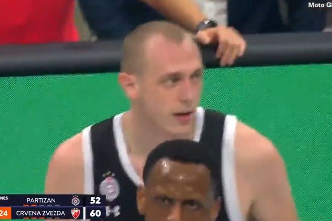 Toni Đerona na meču KK Partizan - KK Crvena zvezda