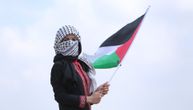 Svatovi iz Novog Pazara krenuli sa zastavom Palestine na Kosovo: Kažu da je greška, policija spalila obeležje
