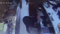 Disgraceful theft in Belgrade: Man grabs money from cash register behind the bar, little kid "keeps watch"