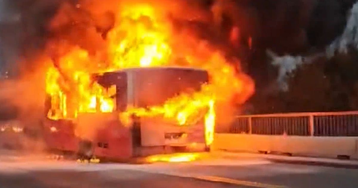 Zapalio se autobus u Sremskoj Kamenici