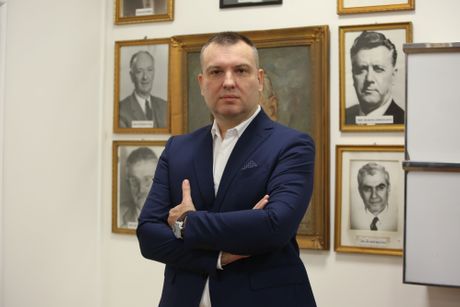 Dr Mihailo Stjepanović, Direktor pulmologije