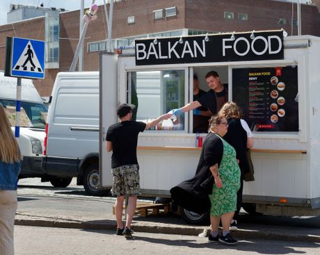 Kiosk prodavac balkanska hrana