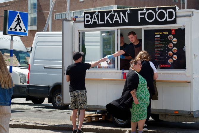 Kiosk prodavac balkanska hrana