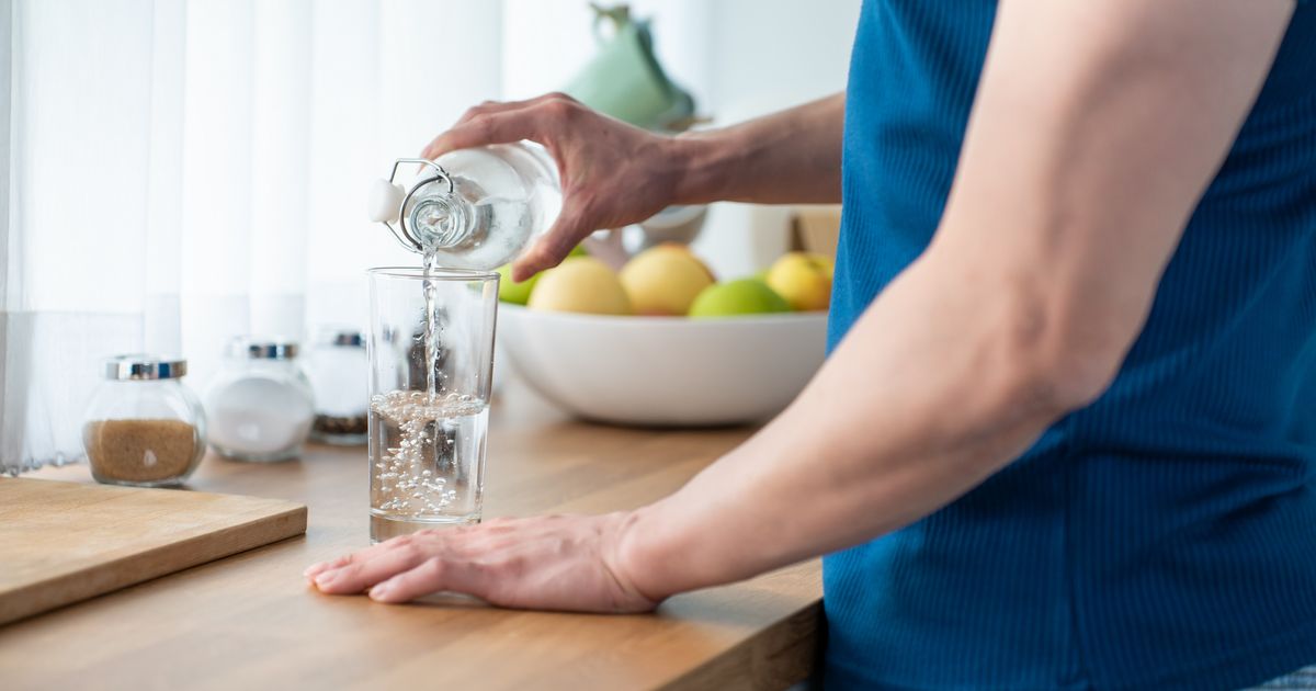 Svi ponavljaju isto pravilo od 8 čaša dnevno, a niko ne zna istinu: Koliko vode treba piti dnevno