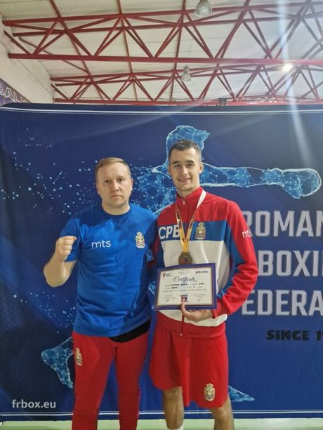 Nikola Cvetković boks pobedio albanca