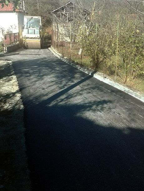 Prva asfaltirana ulica u romskom naselju u Vlasotincu