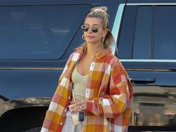 Karirani kaputi Hejli Biber