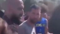 Dečak pokušao da "uvali" Mesiju Ronaldov dres, Leova reakcija govori više od hiljadu reči