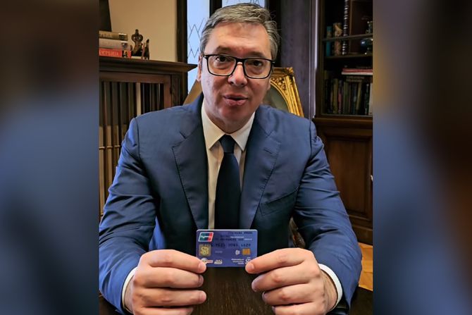 Aleksandar Vučić, studentske platne kartice