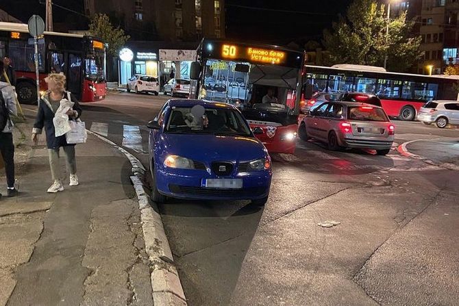 Dete samo u Autu  Ustanička Dete samo u Autu  Ustanička