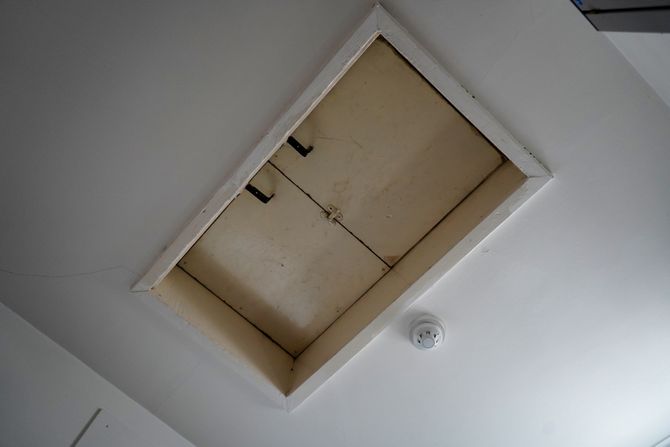 otvor tavan vrata otvor tavan vrata