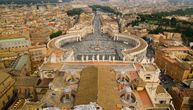 Preusmeravao novac braći na Sardiniji? Sud u Vatikanu osudio kardinala Bećiju na 6,5 godina zatvora