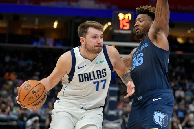 Luka Dončić i Markus Smart, Dalas - Memfis Luka Dončić i Markus Smart, Dalas - Memfis