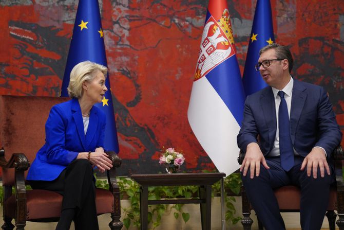 Aleksandar Vučić, Ursula fon der Lajen