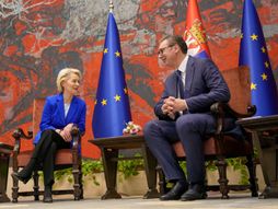 Aleksandar Vučić, Ursula fon der Lajen