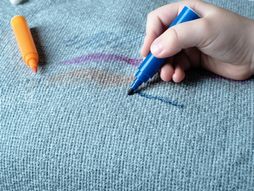 marker, flomaster, fleke, čišćenje, nameštaj