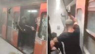 Makljaža na stanici metroa u Atini, putnici se našli usred haosa: Hteli da zapale vagon?