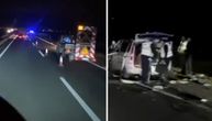 Saobraćajna nezgoda kod Rume: Automobil potpuno uništen, policija na terenu