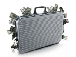 Kofer sa parama pare dolari