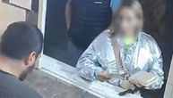 Pogledajte kako žena mulja s parama: Naručila je palačinku i navodno vratila 2.000 u novčanik, fora već viđena