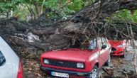 Parkirani "Stojadin" stradao u oluji na Novom Beogradu, prizor rastužio sve