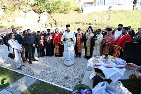Aleksandar Šapić, pomen nevinim žrtvama kominističkog režima