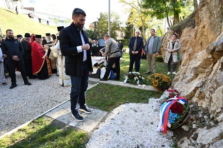 Aleksandar Šapić, pomen nevinim žrtvama kominističkog režima