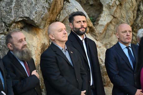 Aleksandar Šapić, pomen nevinim žrtvama kominističkog režima