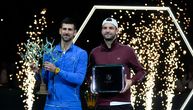 Još jedna fotografija za istoriju: Pogledajte momenat kada Novak Đoković podiže trofej u legendarnom "Bersiju"