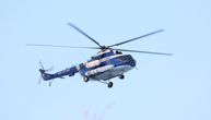 Vatra gori a helikopter leti: Snimak gašenja požara u ruskom helikopteru Mi-8
