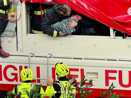 Spašavanje bebe, Toskana, poplave