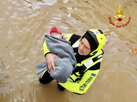 Spašavanje bebe, Toskana, poplave