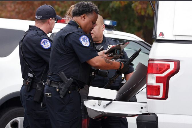 Drama u Vašingtonu Muškarac sa oružjem uhapšen kod Kapitola Drama u Vašingtonu Muškarac sa oružjem uhapšen kod Kapitola