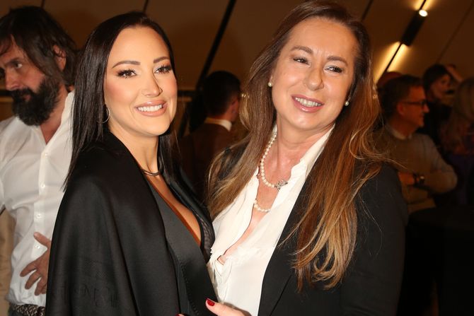 Lady B, Nova kolekcija, Lepa Brena Lady B, Nova kolekcija, Lepa Brena