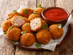 Bombice sa šunkom,  mortadela kuglice